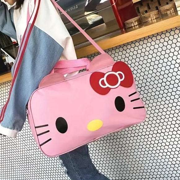 Hello Kitty Travel Bag - Picture 2 of 3